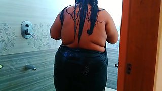 Saudi Muslim Big Tits & Big Ass Sexy 35yo Aunty With Neighbor 19yo Guy Softcor Fucking While Showering In Bathroom - Hot Arabian