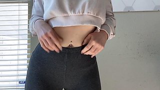 Hot amateur webcam teen masturbates for their fans