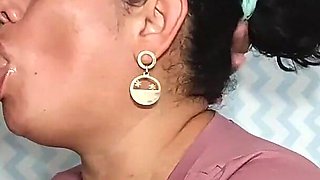 Hermosa Novia Mamando Garganta Profunda