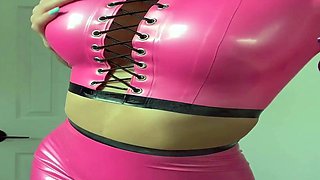 Close up amateur beauty uses her toy to masturbates