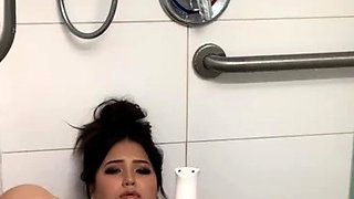 Big boob brunette masturbates on webcam