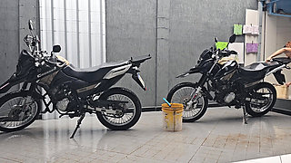 NAUGHTY MARRIED WOMAN WORKING IN CAR WASH TOTALLY NAKED TO ATTRACT MORE CUSTOMERS