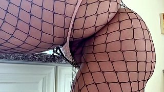 Solo hoe spreading ass and pussy after toying masturbation