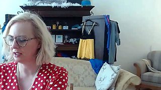 Blonde solo jerking off