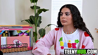 Penelope Woods Vs Angel Gostosa: Oily Lesbian Stepsister Pool Clash