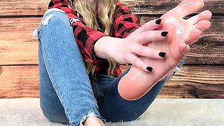 TheTinyFeetTreat - Oily Foot Massage