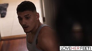 Love Her Feet featuring Vanessa Sky and Victor Ray's feet licking sex