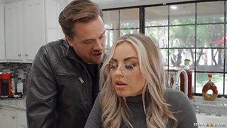 Sneaky Squirting With Her Ex With Kyle Mason, Anna Claire Clouds - Brazzers