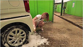 愛車を洗車中濡れてノーフラ乳首か透け透けに周りに人か居るのにオッハイ出して生挿入され大量潮吹きて何度もイッちゃって 凄く気持ちよく中出しされちゃいましたお掃除フェラ/日本人/無修正/巨乳/熟女