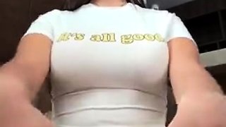 Webcam fun mature brunette with toys cum on cam
