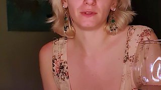 Amateur Webcam Cute Teen Plays Solo with Big Dildo