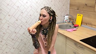 kinky Helga makes her pussy squirt