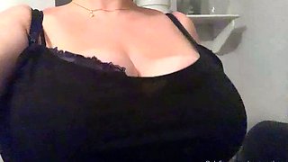 Amateur tennis player exposes her big boobs