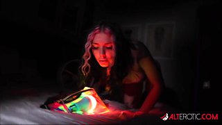 Brenna McKenna Fists Her Pussy - AltErotic