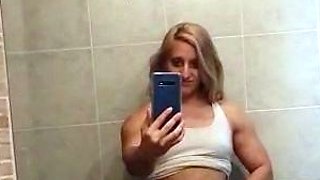 Amateur Latina Milf Masturbates on Cam