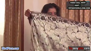 Indian beauty in soft erotic scene