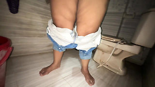 Hot Anippe Pee in Hostel Toilet & I See Her Pussy Then Start Handjob!