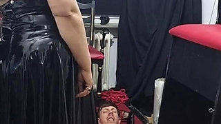 Xxl MILF Domina Trains Slave Pig with Folienbondage and Trampling