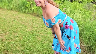 Real TOPLESS MOMMY Outside Mature MILF BIG TIT in the Sunshine