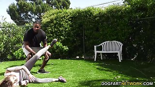 Black jock bangs super sexy fitness milf Karma Rx in anus and cums on her feet