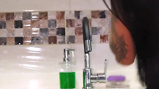My Employee's Huge Ass Seduces Me and I End up Sucking Her Tight Asshole in Exchange for a Raise