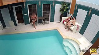 Hunt4k. aventures sexuelles dans une piscine privée