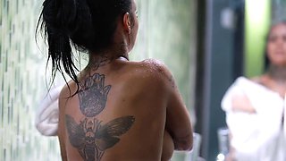 Brunette all tattooed giving the pussy without a condom and