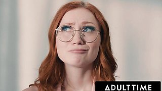 Dee Williams & Scarlet Skies Makes Her Girl Shake On Her Tongue