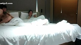 Amateur gives husband blowjob live on cam